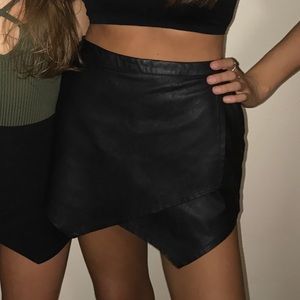 BLACK SKORT